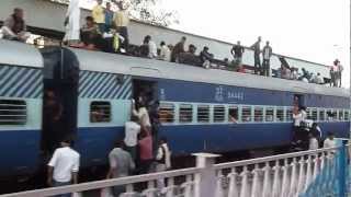 Inde 2010  Ajmer  Delhi  Train plus que bondé [upl. by Mccarthy]