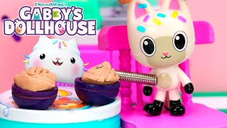 Cakeys Breakfast Surprise  GABBYS DOLLHOUSE TOY PLAY ADVENTURES [upl. by Matheson]