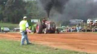 IH 660 Turbo Pulling Tractor [upl. by Assirac]