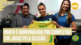 OLIMPÍADAS 2024 MARTA RECEBE CAMISA EM HOMENAGEM AOS SEUS 200 JOGOS PELA SELEÇÃO BRASILEIRA [upl. by Eidur926]