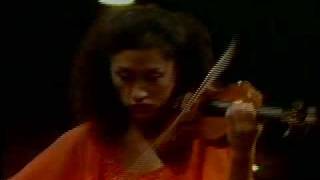 Kyung Wha Chung plays Bach  Violin Concerto  A minAllegro [upl. by Smiley]