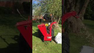 Linddana TP 100 Wood Chipper demo [upl. by Storm743]