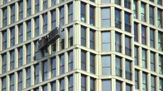 Accident with window cleaner platform June 8 2012 The Hague Holland Building quotDe Kroonquot [upl. by Hairas]