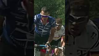 Lance Armstrong gives Jan Ullrich the look and wins yellow Tour de France 2001 [upl. by Patman900]