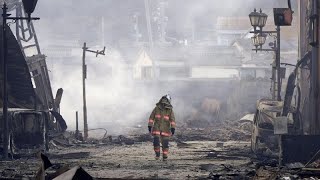 Землетрясение в Японии угроза цунами снята но есть риск новых толчков [upl. by Llirret]