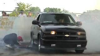 Chevy Blazer 43 vortec burnout [upl. by Merrell]