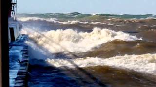 Great Lakes Storm of 2010  Grand Haven channel quotgotchaquot wave [upl. by Aluin]