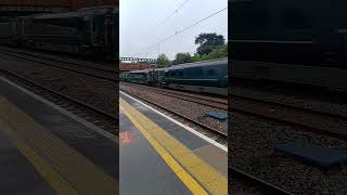 GWR 800025 amp 800035 passing Newbury 141024 [upl. by Notnilc]