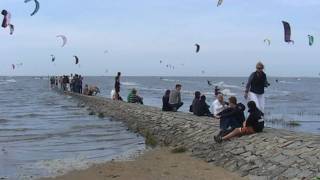 Hängt ihn höher  Video  Kitesurfen CuxhavenSahlenburg 2010 [upl. by Neztnaj]