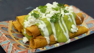 Receta de FLAUTAS rellenas de POLLO bañadas en SALSA casera [upl. by Aisena]