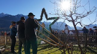 Alphornbläser beim Adventsmarkt der Sinne in Wallgau am 01122024 [upl. by Ycak729]