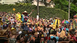 Mais de 450 blocos previstos no carnaval do Rio  AFP [upl. by Thad]