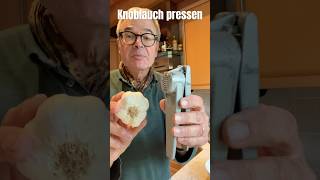 Knoblauch mit Schale pressen cooking garlic tipps [upl. by Lachus]