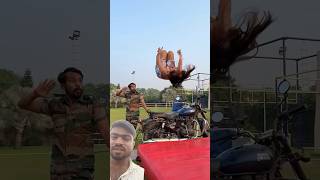 इतनी खूबसूरत लड़की स्टंट करके बुलेट पर चढ़ गई  couple jump hai shorts gymnast acrobatics flip [upl. by Reta]