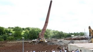 SPEKTAKULÄR 42m Schornstein mit Bagger flachlegen WaiblingenBeinstein 20130614 [upl. by Htennaj360]