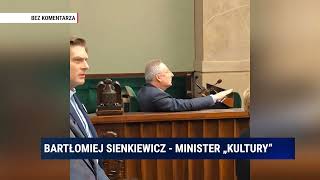 Sienkiewicz jako jedyny nie wstał w trakcie hymnu Tyle znaczy dla niego Polska  TV Republika [upl. by Eelta617]