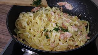 Tagliatelle mit Räucherlachs und cremiger Sahnesauce [upl. by Leummas]