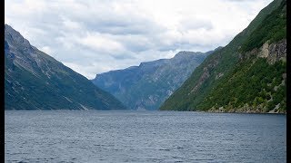 Ferry Crucero GeirangerHellesylt en Noruega [upl. by Anilorac]