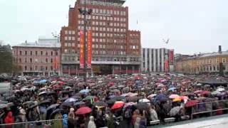 Barn av regnbuen på Youngstorget  40000 sang med Lillebjørn Nilsen [upl. by Concha]