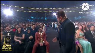 Salman Khan Got Emotional while talking about Sunil Shetty in IIFA Awards 2022 iifaawards2022 [upl. by Halsey816]