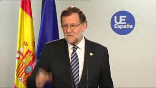 El ridículo de Rajoy al ser preguntado en inglés por un periodista de la BBC [upl. by Yniar]