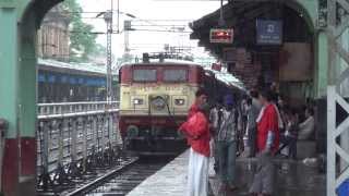 TAMIL NADU EXPRESS MAJESTICALLY ENTERING NAGPUR WITH BSL WAP4 22212 IN CHARGE [upl. by Savanna]