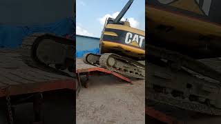 Excavator lifting at Lobate trendingshorts viralshorts automobile excavator [upl. by Averir]