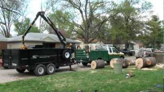 Loading a large sweet gum tree trunk with a grapple boom arm [upl. by Legin]