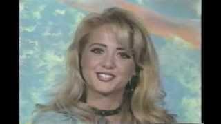 Andrea Legarreta en Telehit 90s [upl. by Eelaras]