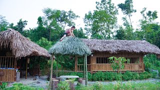 Building a cabin with palm leaf roof to cover tables and chairs  Dang Tieu Huyen [upl. by Bolan368]