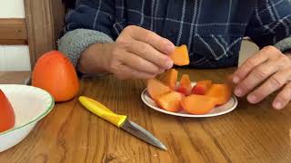 Japanese persimmons  When to eat Fuyu and Hachiya persimmons [upl. by Arita]