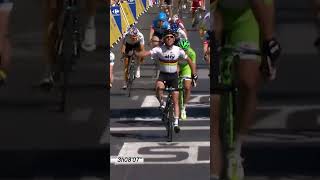 “It’s 4️⃣ for Cavendish” 🙌 Mark Cavendish launched over the line in the 2012 TourdeFrance 🇫🇷 [upl. by Senalda]