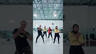 Joget Dangdut Mendut Yang  Linda Carella [upl. by Whitten]