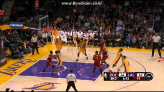 LeBron James NoLook pass to Kevin Love vs LAL [upl. by Oiragelo825]