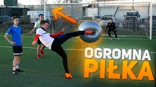 Piłka Gimnastyczna VS Piłka Nożna Gramy ogromną piłką  PNTCMZ [upl. by Akeem449]