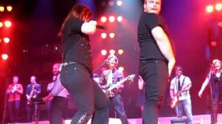 Kelly Clarkson Amazing Dance Moves in New Orleans [upl. by Geddes]