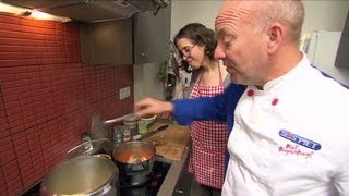 Witte bonen in tomatensaus  SOS Piet  VTM Koken [upl. by Peper]