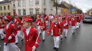 17 Mai 2017 Strindheim skoles musikkorps [upl. by Ekihc]