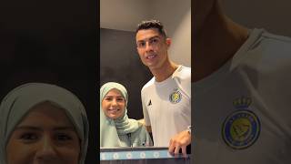 Cristiano Ronaldo received a gift from Fan ❤  هدیه یک هوادار به کریستیانو رونالدو [upl. by Ennairod]