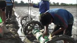 Penggunaan Alat Tanam Benih Padi Tebar Langsung Direct seeding of rice using a drumseeder [upl. by Runkle]