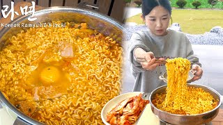 Real Mukbang Outdoor ramen is the BEST ☆ Koreanstyle Ramen Kimchi [upl. by Roderic]