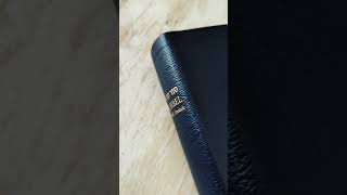 Bibel HebräischDeutsch mit weichem Leder und Goldschnitt [upl. by Sirovat]