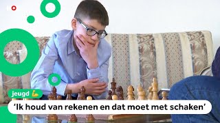 Schaaktalent Hussain 11 doet mee met de volwassenen [upl. by Sheeb229]