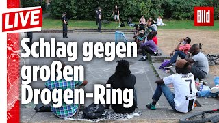 🔴 Hamburger Polizei greift durch Drogenrazzia mitten auf dem Spielplatz  BILD LIVE [upl. by Enirehtakyram]