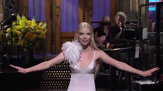 Anya TaylorJoy presenta Saturday Night Live SNL en español argentino sub esp 🇦🇷 [upl. by Jilleen360]