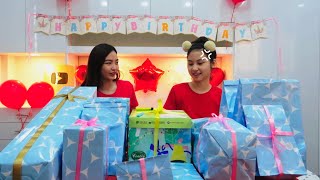 SUPER DELAYED MYSTERY BIRTHDAY GIFTS KAY AUREA  PART 1 quotVERY VERY DISAPPOINTEDquot  Aurea amp Alexa [upl. by Westberg]