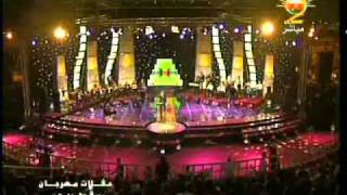 فضل شاكر في مهرجان مسقط نسيت أنساك 2011 [upl. by Melicent836]