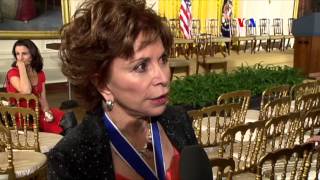 Isabel Allende recibe Medalla Presidencial de la Libertad [upl. by Merwyn]