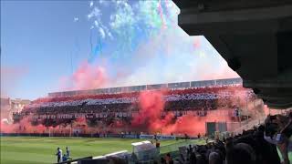 Foggia  Bari Lo spettacolo è sugli spalti doppia coreografia e tifo infernale [upl. by Schlesinger]