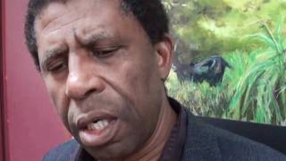 Dany LaferrièreLecture de Tout bouge autour de moi [upl. by Einnad]